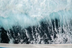 Turquoise Tidal Wave: The +8% Rise in Oceanic Blues This Summer